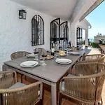 Olivo De Capistrano *