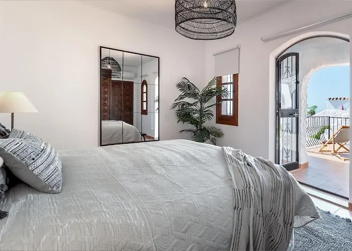 Olivo De Capistrano *