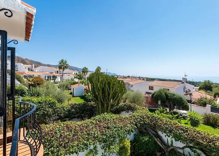 Olivo De Capistrano Willa *