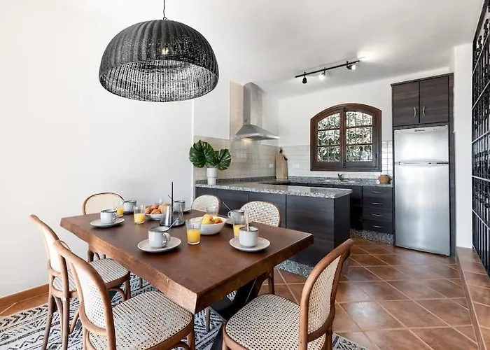 Olivo De Capistrano فيلة