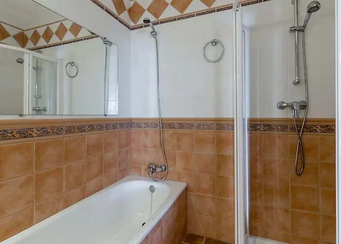 Olivo De Capistrano نيرخا